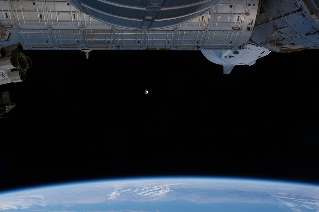 The SpaceX Cargo Dragon approaches the International Space Station