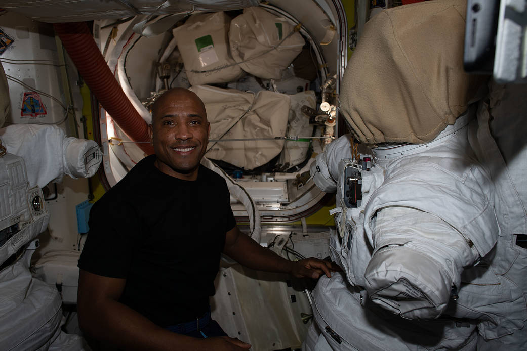 Expedition 64 Flight Engineer Victor Glover