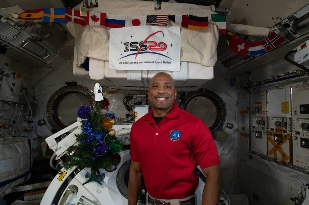 NASA astronaut Victor Glover poses for a holiday season portrait