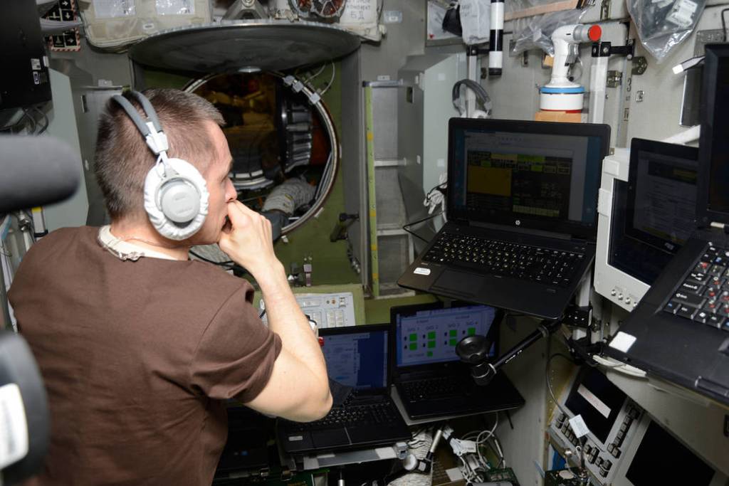 Cosmonaut Sergey Ryzhikov reviews emergency procedures