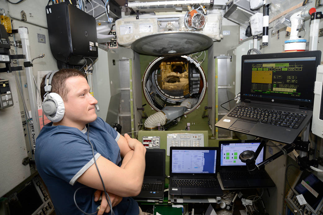 Cosmonaut Sergey Kud-Sverchkov reviews emergency procedures