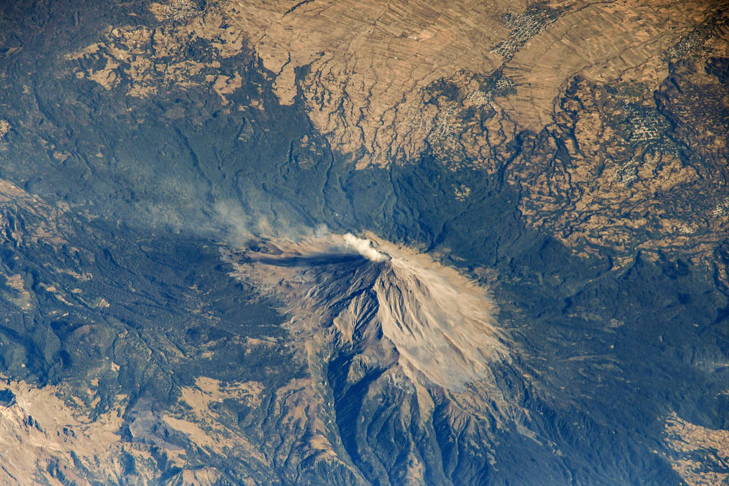 The active volcano of Popocatépetl
