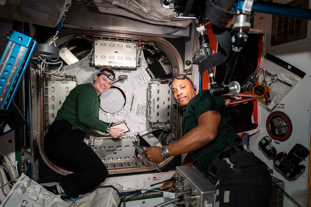 Expedition 64 Flight Engineers Kate Rubins and Victor Glover