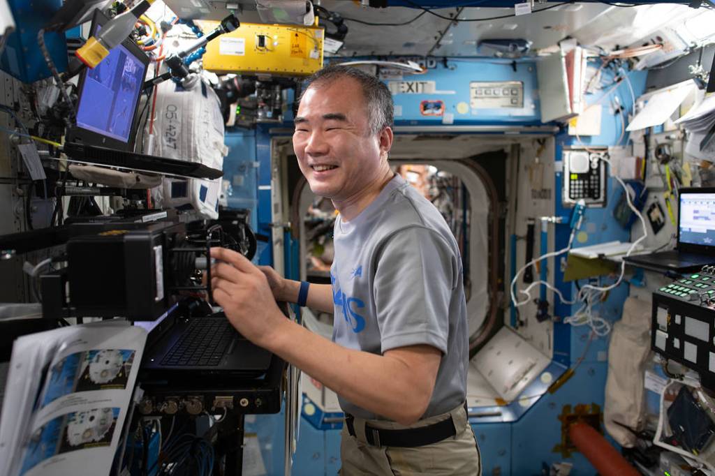 Astronaut Soichi Noguchi trains on the robotics work station