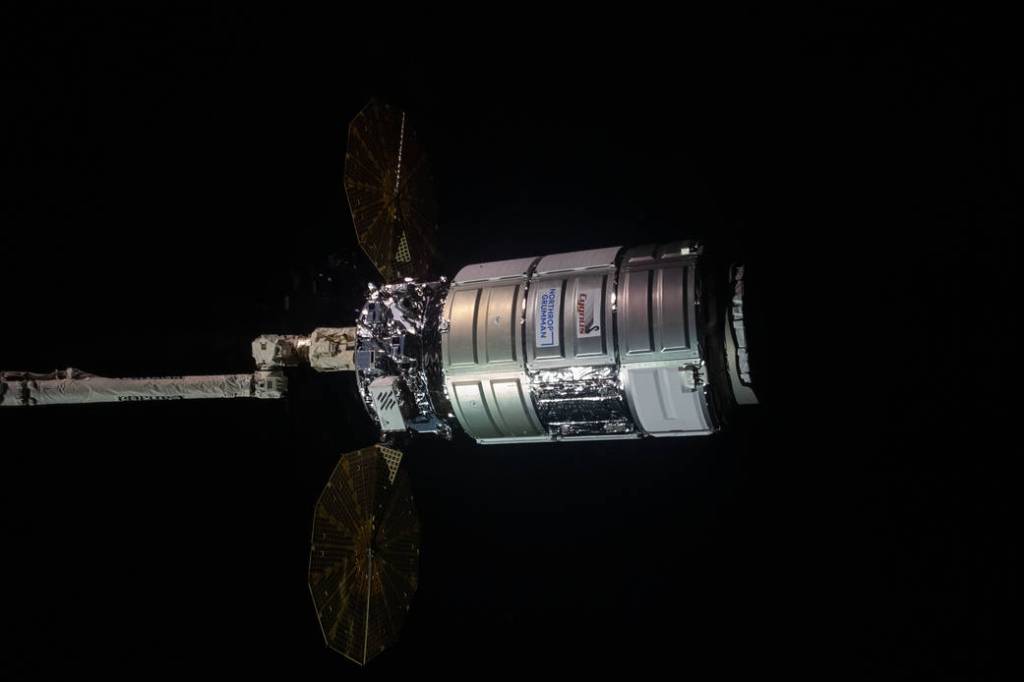 The Cygnus space freighter captured with the Canadarm2