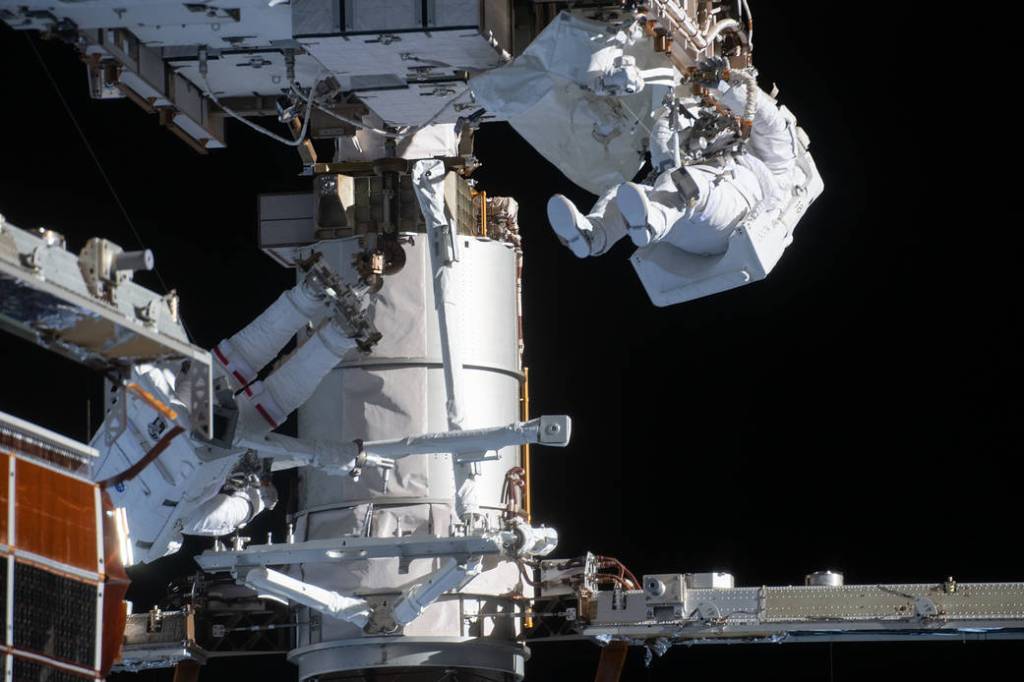 NASA spacewalkers Kate Rubins and Victor Glover
