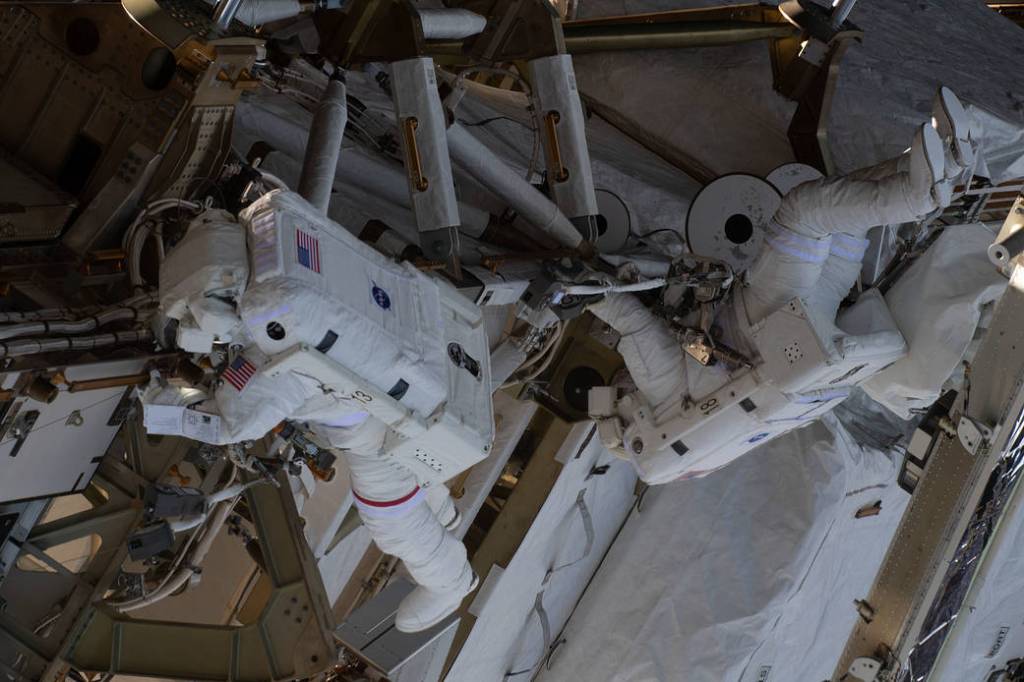 Spacewalkers Kate Rubins and Victor Glover
