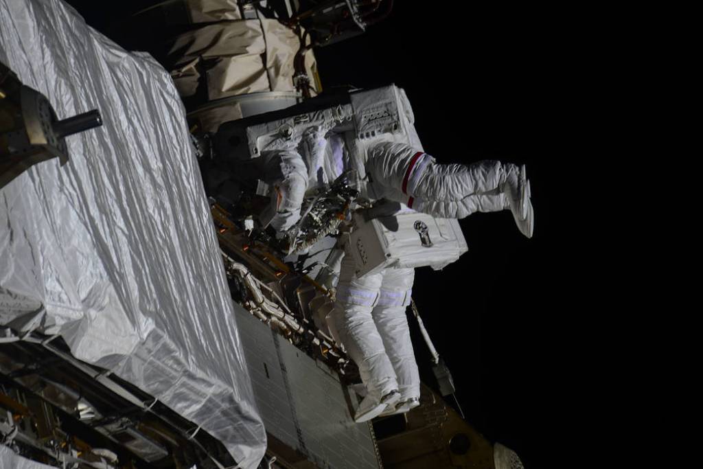NASA spacewalkers Kate Rubins and Victor Glover