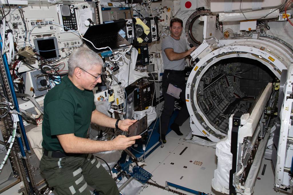 Expedition 65 Flight Engineers Mark Vande Hei and Thomas Pesquet