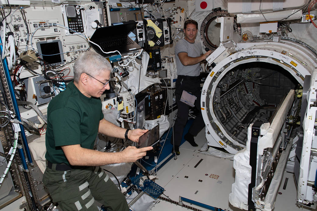 Expedition 65 Flight Engineers Mark Vande Hei and Thomas Pesquet