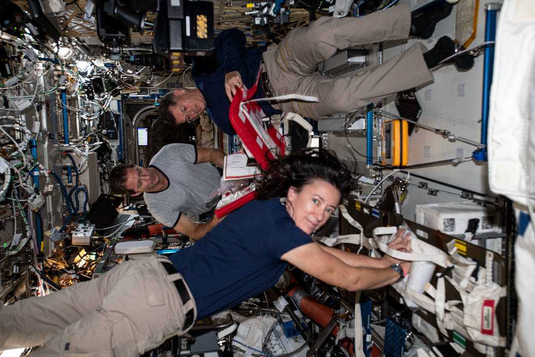 Expedition 65 astronauts train for a medical emergency
