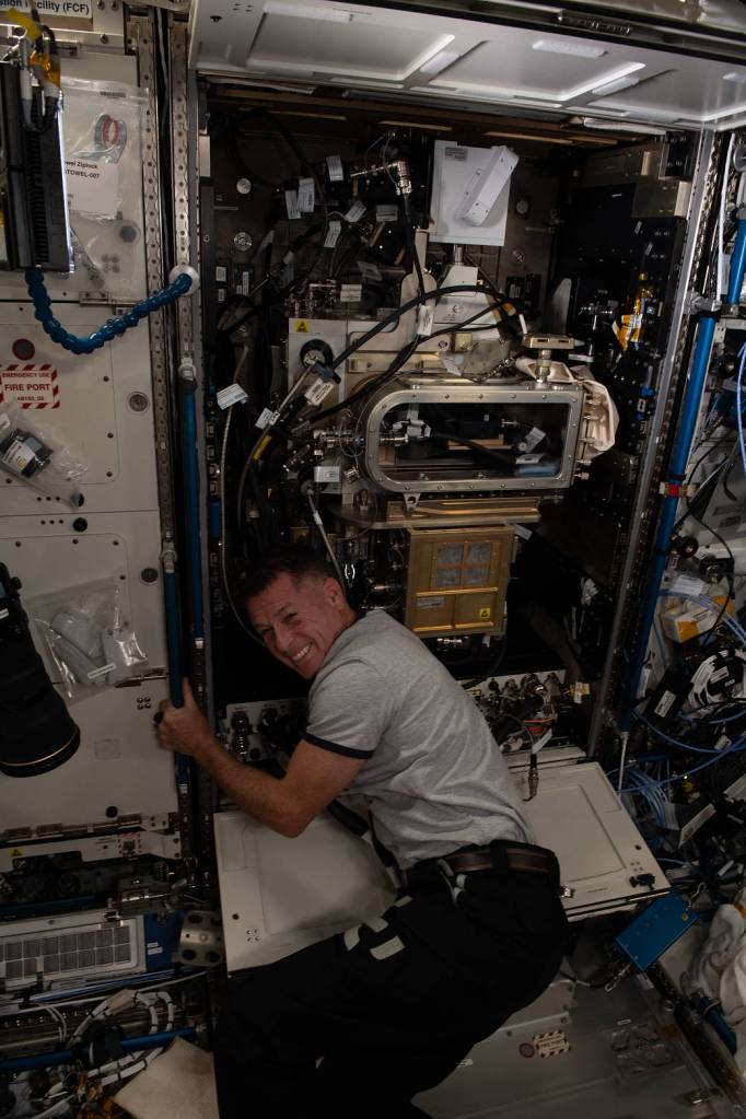 NASA astronaut Shane Kimbrough replaces Fluids Integrated Rack hardware