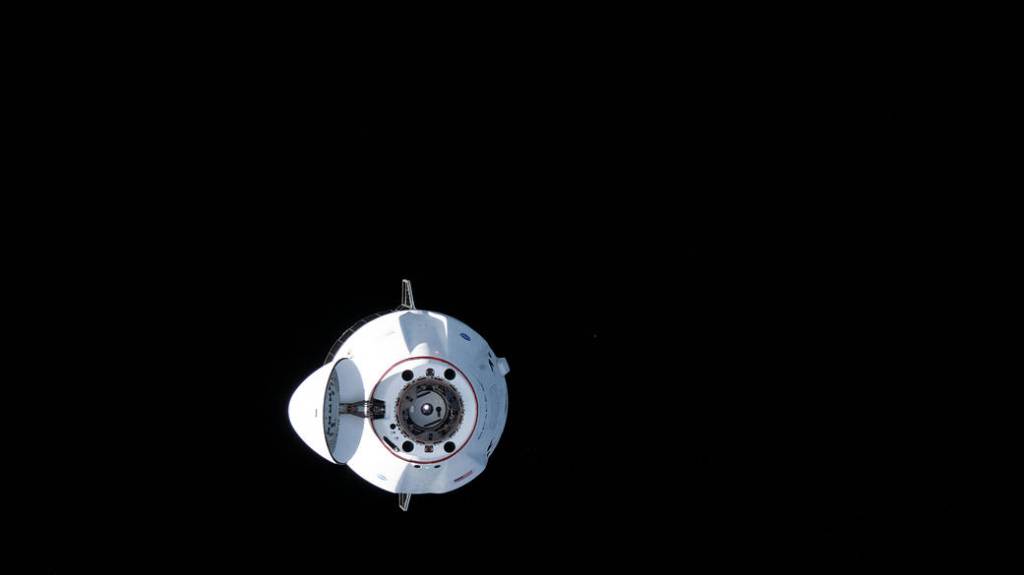 The SpaceX Cargo Dragon approaches the space station