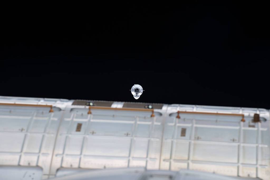 The SpaceX Cargo Dragon approaches the space station