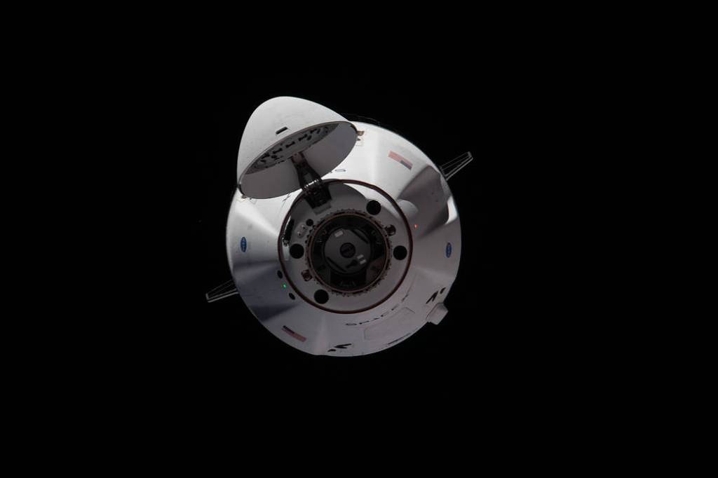 The SpaceX Cargo Dragon approaches the space station