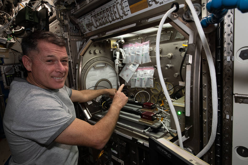 Astronaut Shane Kimbrough sets up the InSpace-4 physics study