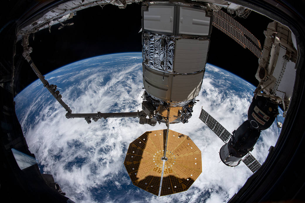 Cygnus is gripped by the Canadarm2