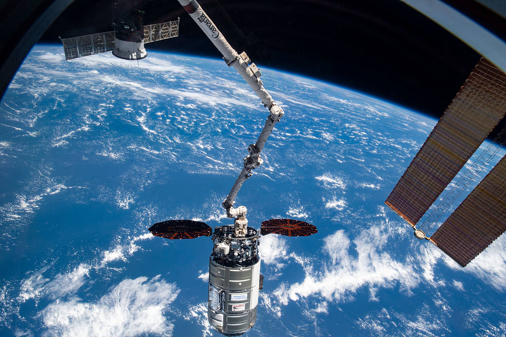 Cygnus is gripped by the Canadarm2