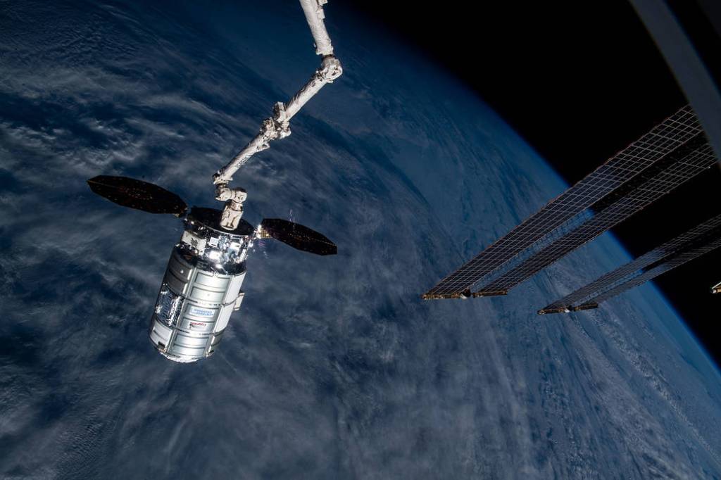 Cygnus is gripped by the Canadarm2
