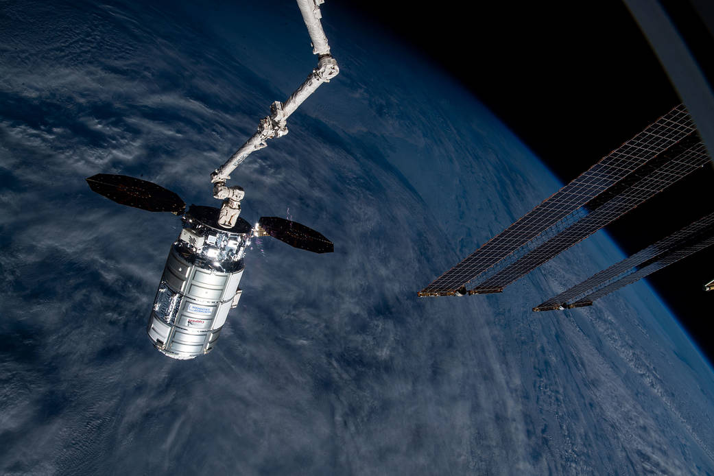 Cygnus is gripped by the Canadarm2