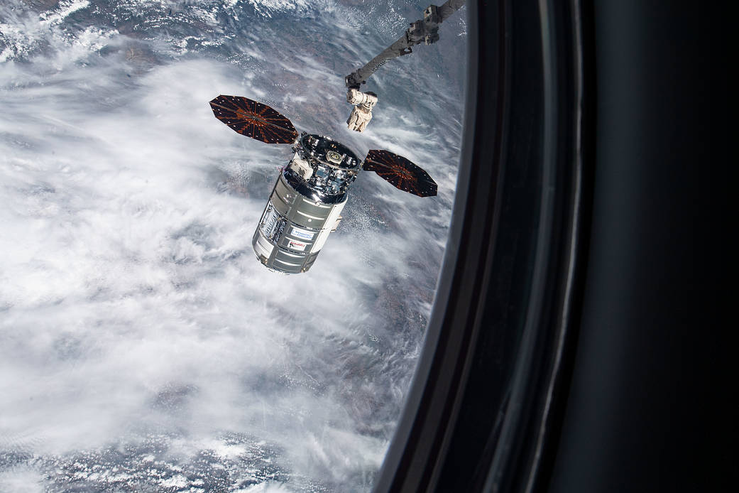 Cygnus is gripped by the Canadarm2