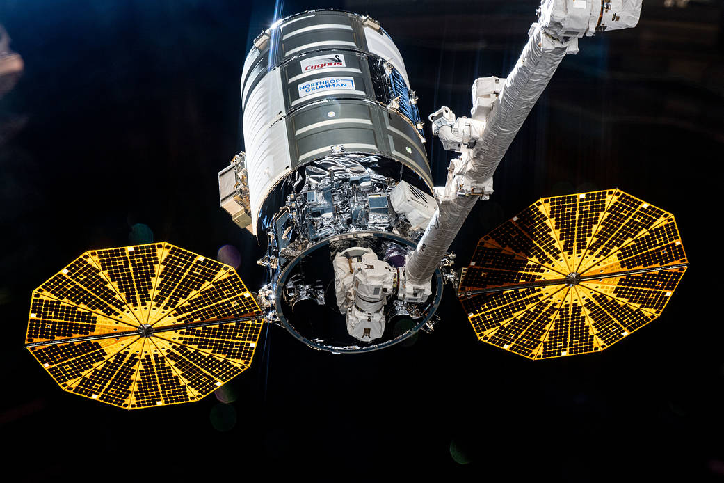 Cygnus is gripped by the Canadarm2