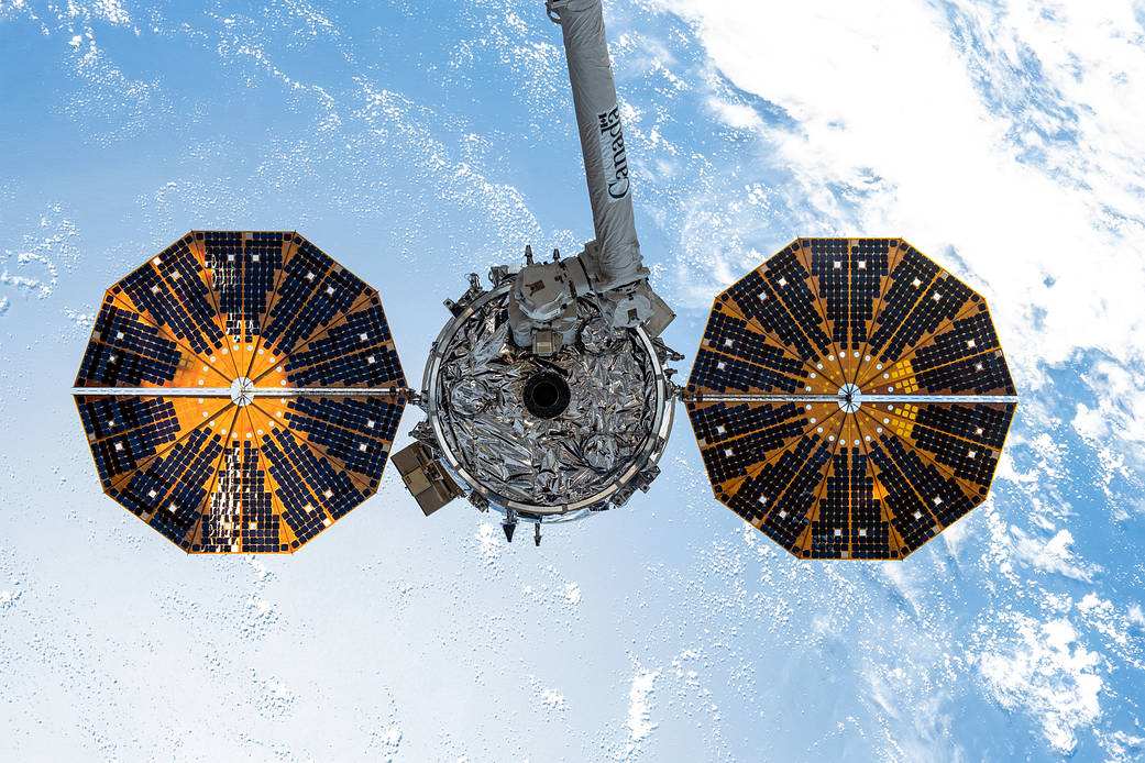 Cygnus is gripped by the Canadarm2