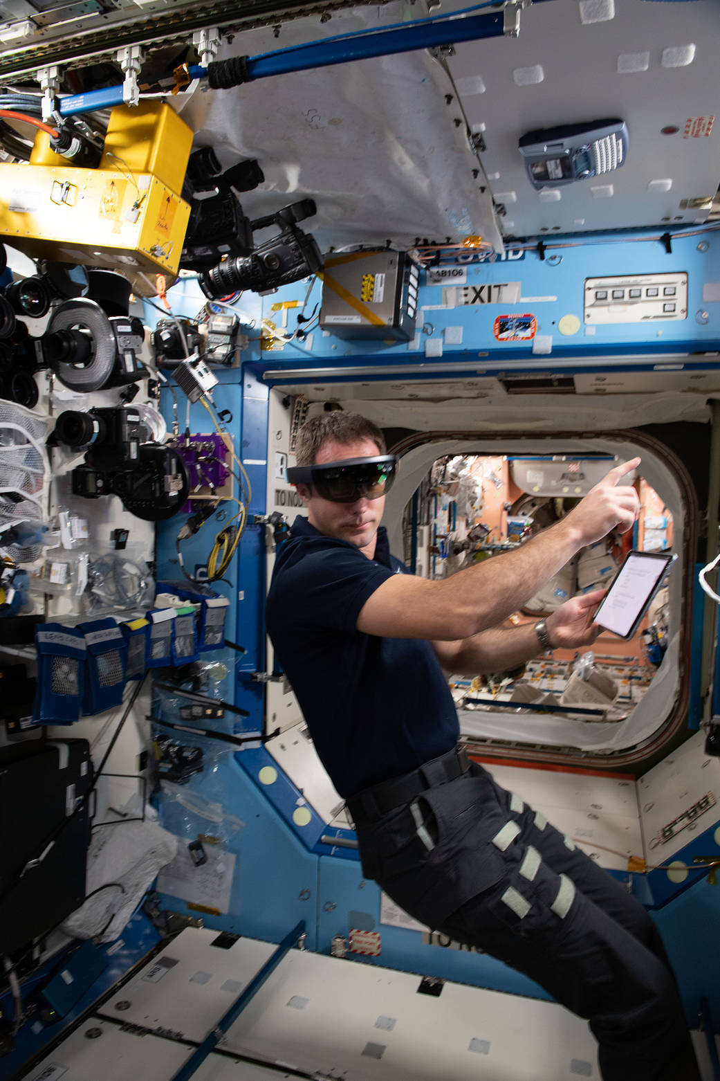 Astronaut Thomas Pesquet tests using augmented reality
