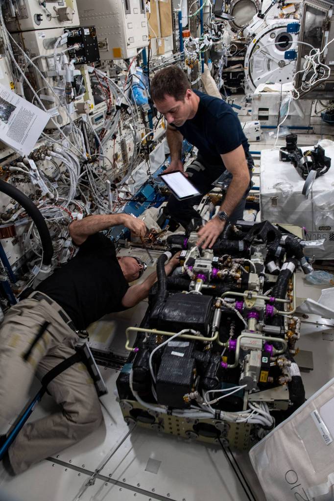Astronauts Thomas Pesquet and Mark Vande Hei replace life support components