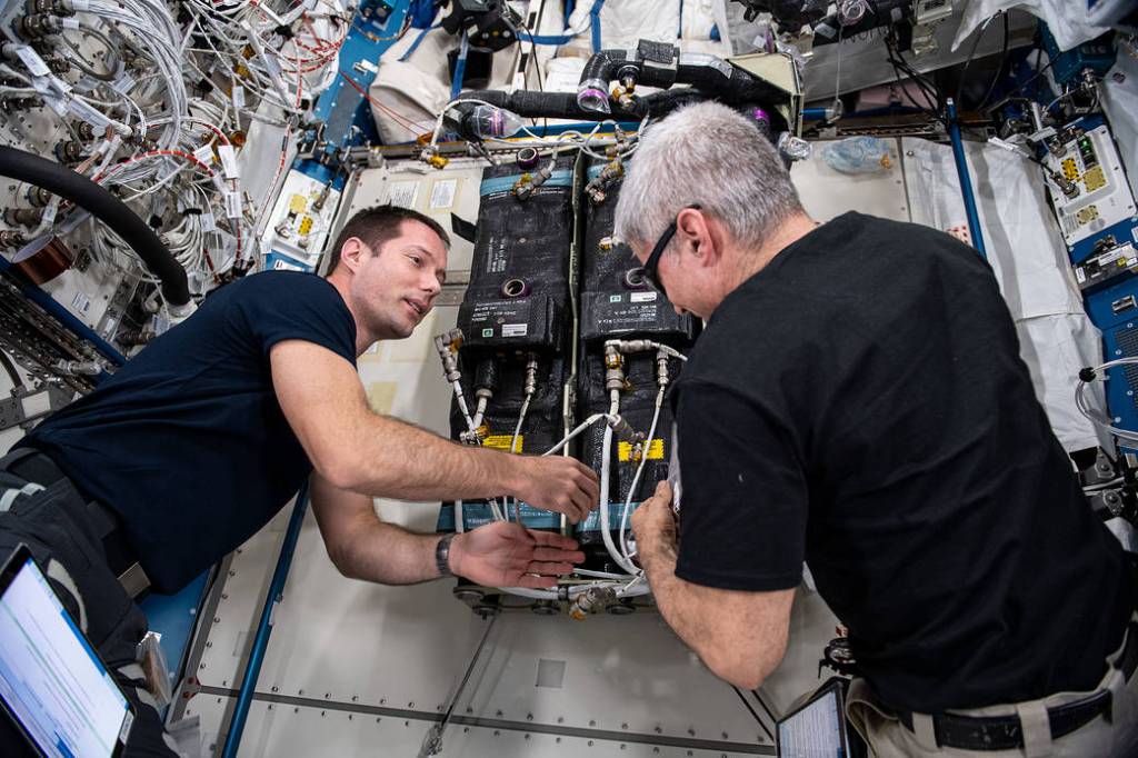 Astronauts Thomas Pesquet and Mark Vande Hei replace life support components