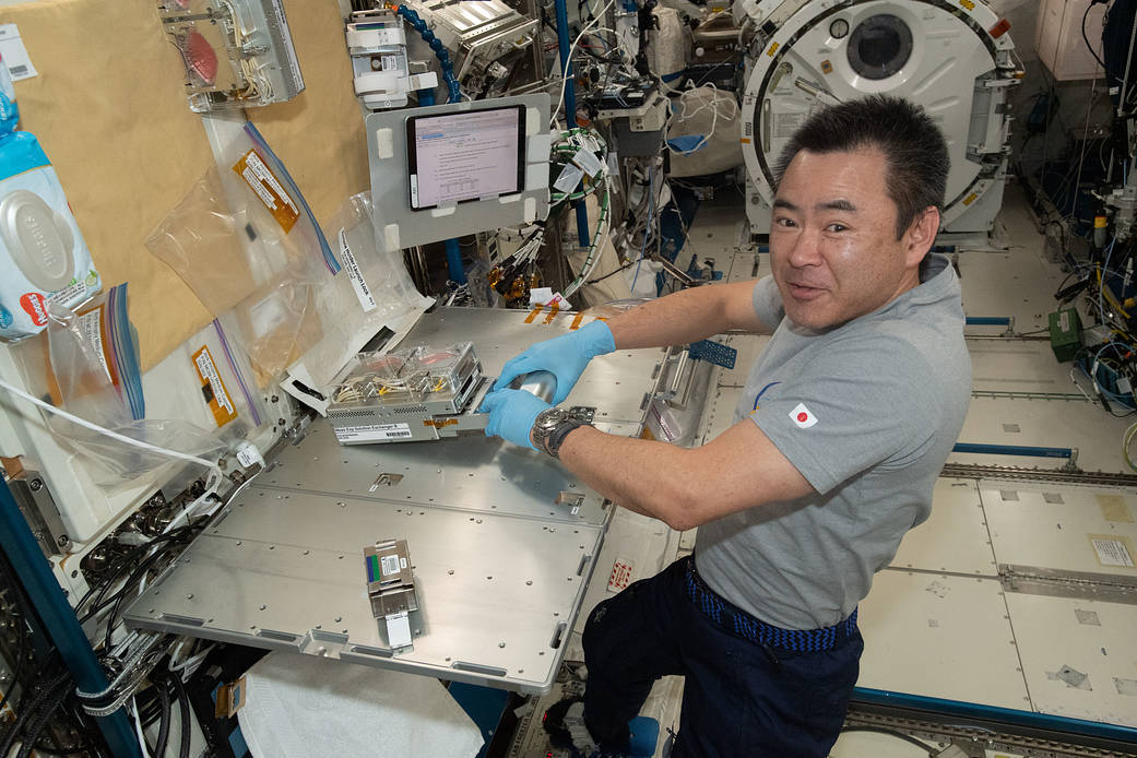 Astronaut Akihiko Hoshide services cell samples for the Anti-Atrophy muscle investigation
