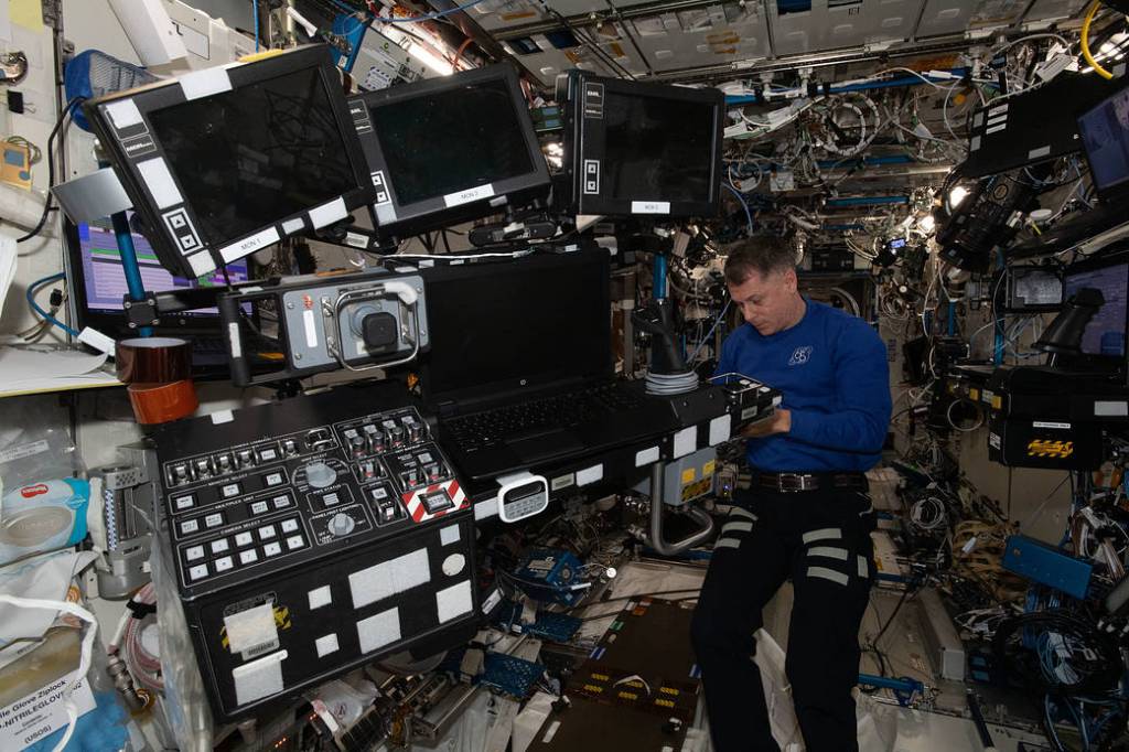 Astronaut Shane Kimbrough removes robotics workstation components