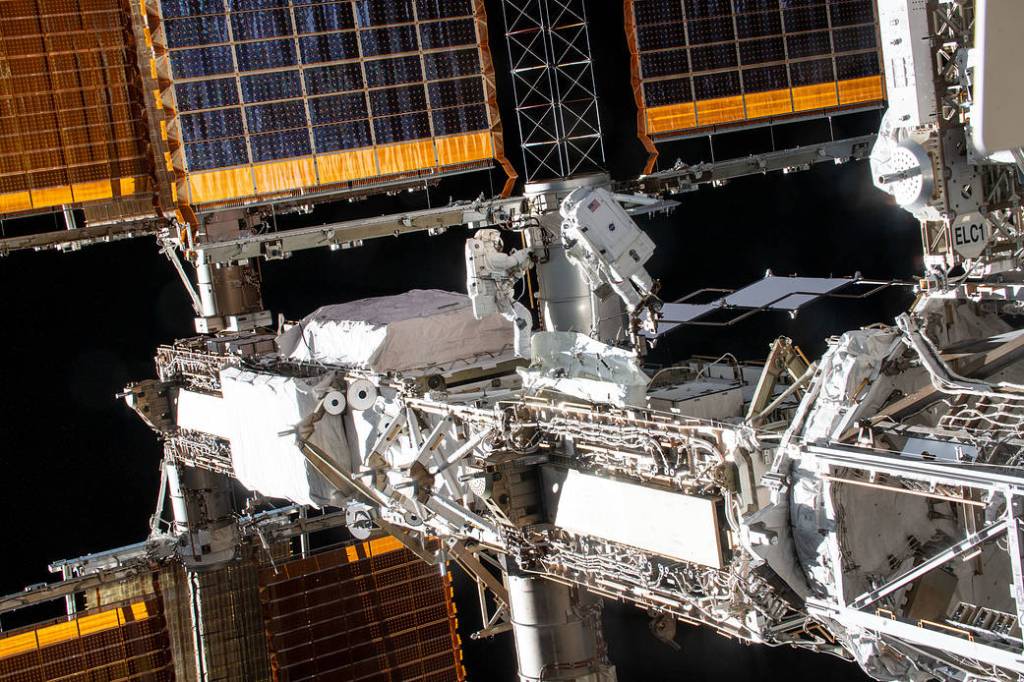 Spacewalkers Thomas Pesquet and Akihiko Hoshide