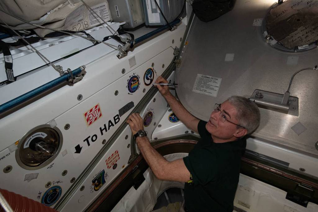 Astronaut Mark Vande Hei signs the station vestibule