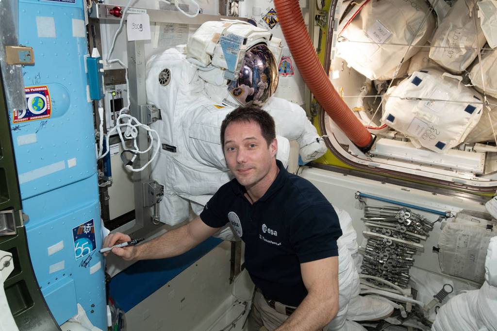 Astronaut Thomas Pesquet signs the station vestibule