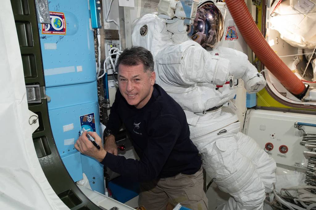 Astronaut Shane Kimbrough signs the station vestibule