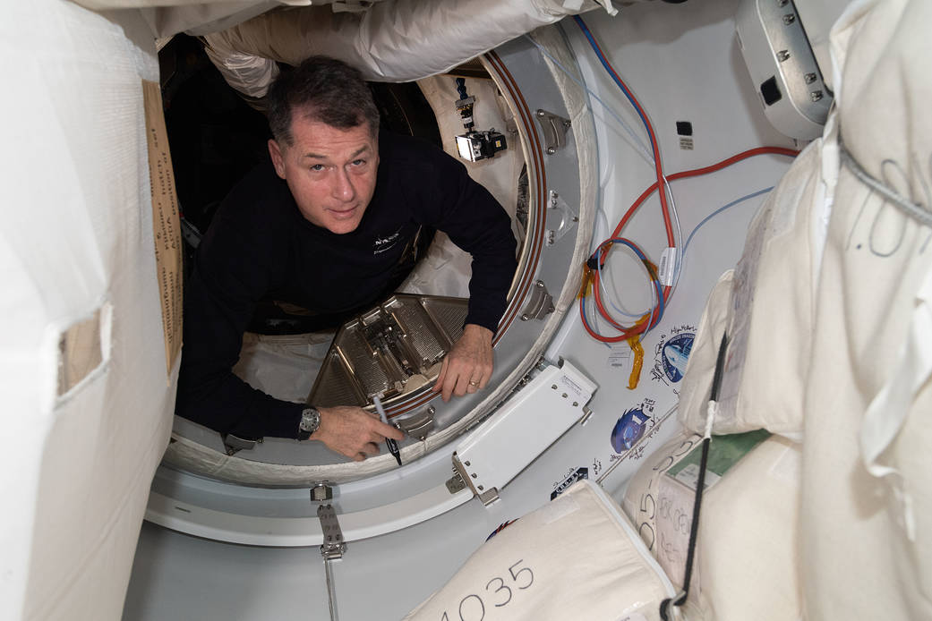 Astronaut Shane Kimbrough signs the station vestibule