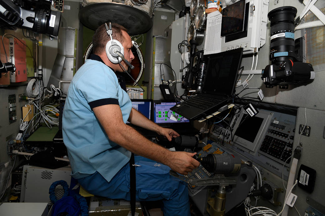 Cosmonaut Anton Shkaplerov trains for the undocking of a cargo craft
