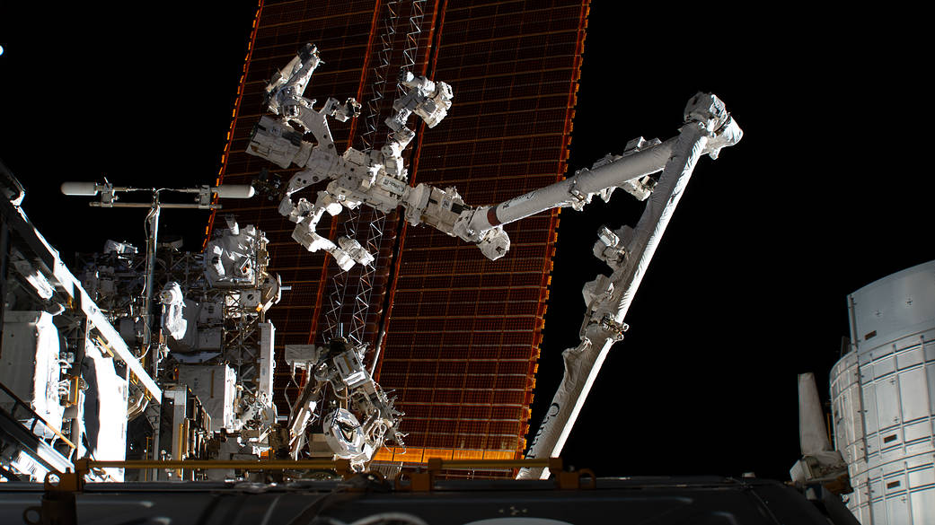 The Canadarm2 robotic arm with Dextre attached