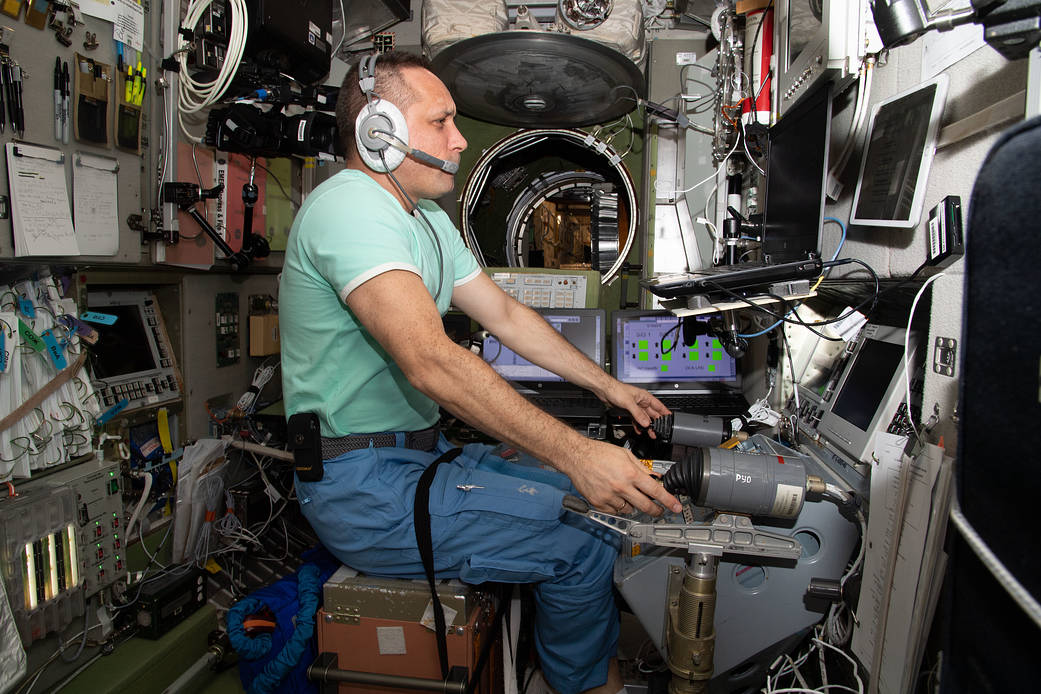 Cosmonaut Anton Shkaplerov trains to manually dock the Prichal module