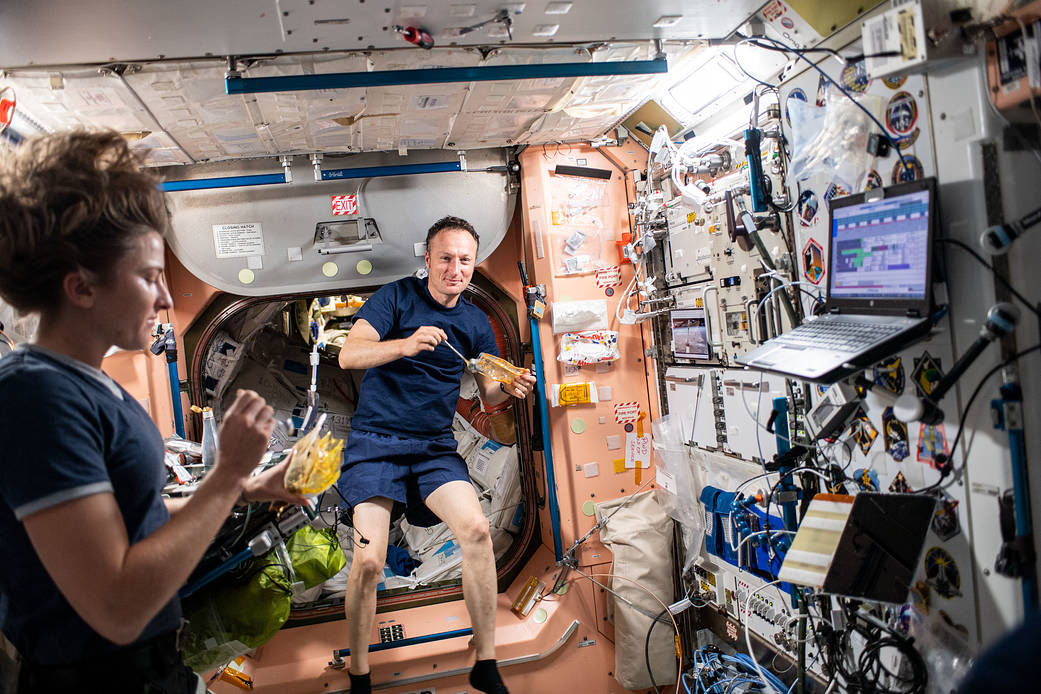 Astronauts Kayla Barron and Matthias Maurer have lunch together
