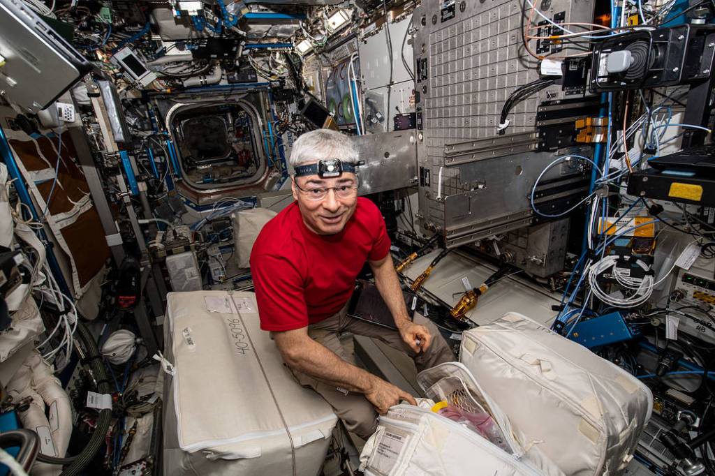 Astronaut Mark Vande Hei unpacks space physics hardware