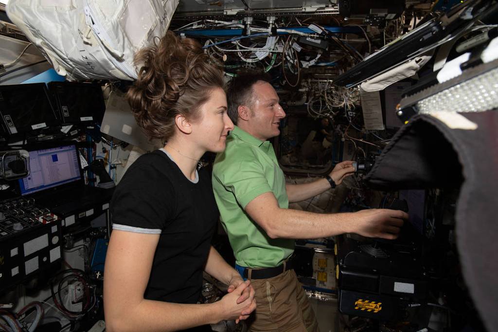 Expedition 66 Flight Engineers Kayla Barron and Matthias Maurer