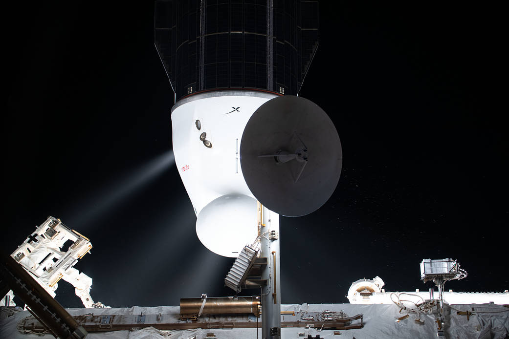 Plumes from the SpaceX Cargo Dragon's Draco engines