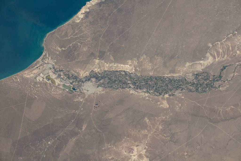 The Chubut River flows into the Atlantic Ocean