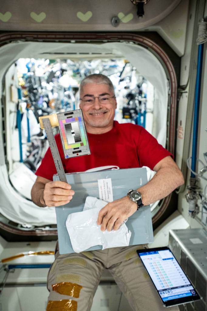 Astronaut Mark Vande Hei poses with gear for the SQuARES study