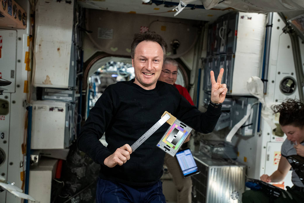 Astronaut Matthias Maurer poses with gear for the SQuARES study
