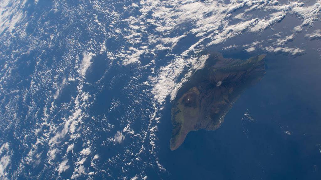 Space Station Snaps Hawaii’s Volcanoes