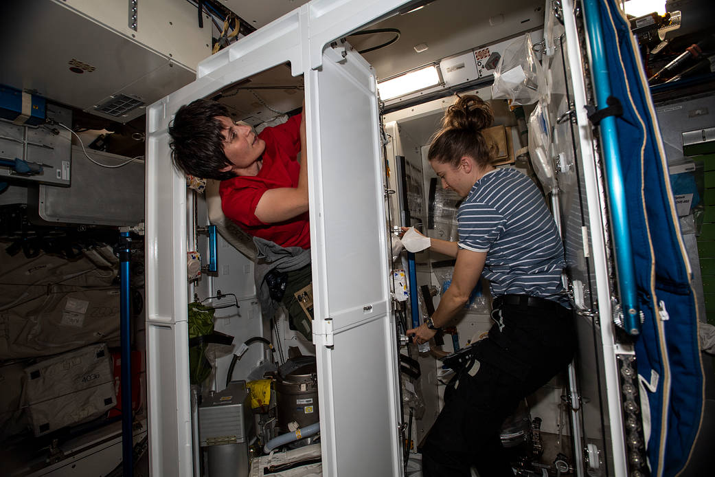 Astronauts Samantha Cristoforetti and Kayla Barron