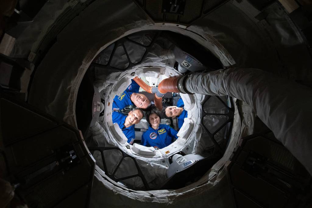 Expedition 67 Flight Engineers inside the Boeing CST-100 Starliner
